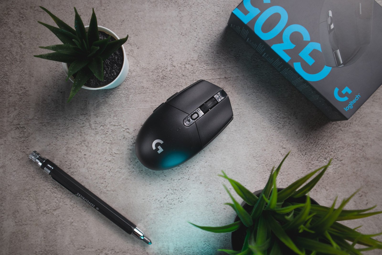 Info Tech Blogs 29 black logitech cordless computer mouse beside black pen